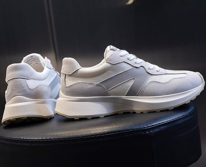 trendy sports shoes for ladies