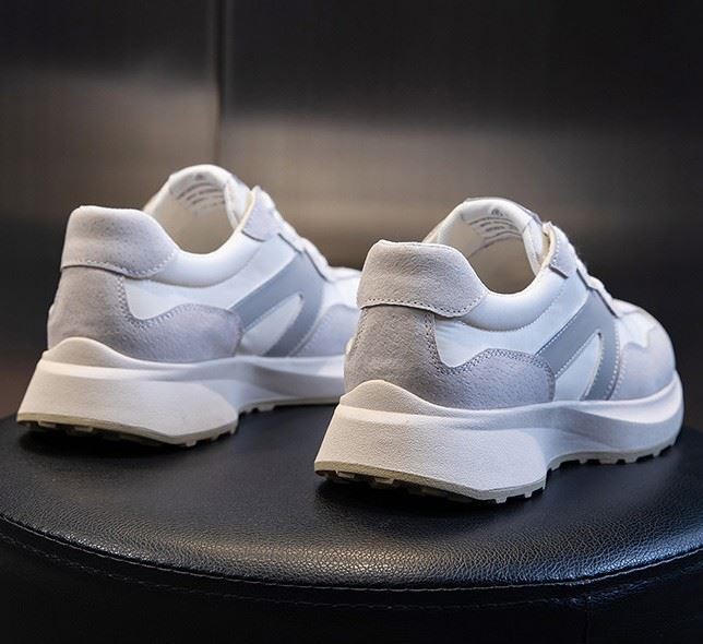 trendy sports shoes ladies